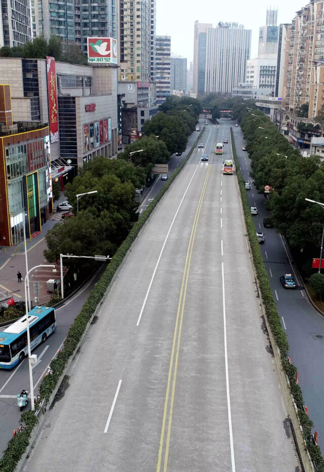 昔日人流攢動,車水馬龍的長沙地標五一路,八一路,沿江風光帶……同樣