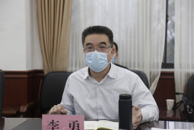 李勇部署疫情防控与有序恢复生产生活秩序工作