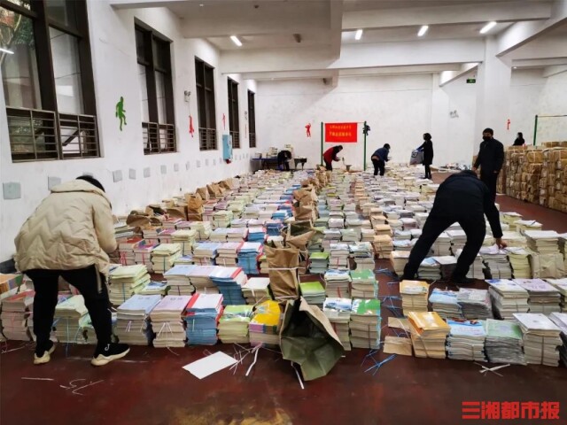 线上教学不搞一刀切长沙多所学校发新书了