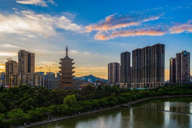 晚霞映鹤城-新湖南