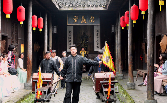 镖传四海:展示当年镖局议镖,出镖,押镖的情形△镖行天下:您更可亲自