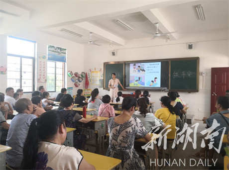 祁阳县明德小学:家校联合防溺水保平安