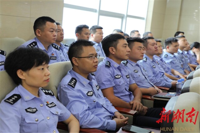 龙山县公安局举行"战疫密码:中国之治"主题宣讲暨主题党日活动