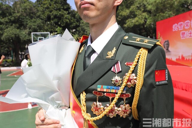 再敬一次军礼!武警常德支队举行警(士)官退役仪式