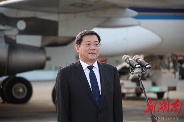 省委书记杜家毫在欢迎仪式上讲话。