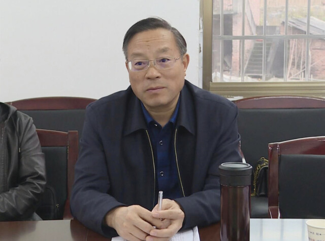 易振深入锡矿山街道指导"脱贫质量提升行动"