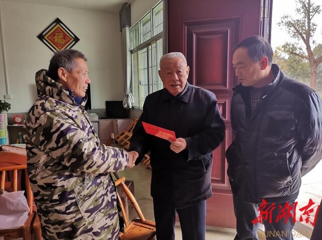 刘明前患有鼻咽癌,糖尿病,爱人患有低钾病,大女儿