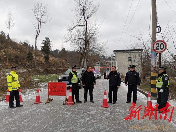 上午12時許,臘爾山鎮通往禾庫鎮,山江鎮,松桃縣正大鎮,花垣縣雅域鎮