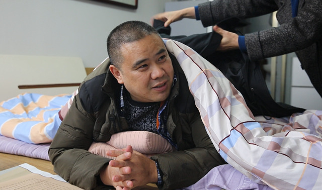 中国"趴书第一人"杨文彪 "厄运"不可战胜 创造生命的另外一种可能