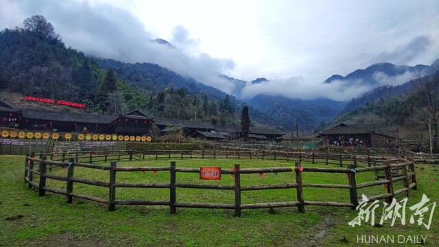 2月6日,張家界市永定區四都坪鄉牧笛溪村,依山傍水,風景秀麗.