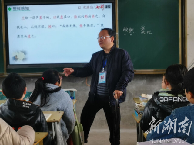 中国好人 | “拐杖爸爸”李军：钢针刺骨也要站在讲台上