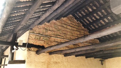 2021年进行修缮时，对毛泽东同志故居柴房屋顶进行了防腐、防虫处理。宋斌摄