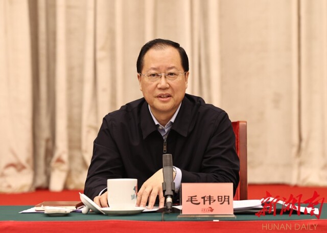 省委副书记、省长、省总河长毛伟明讲话。湖南日报·新湖南客户端记者 赵持 刘尚文 摄