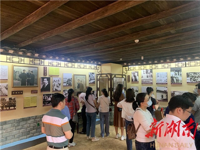 在重温革命历史中赓续精神 曙光社区开展党史学习教育