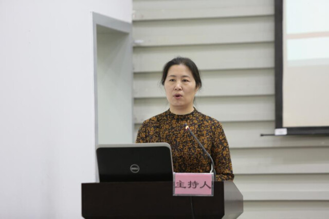 留学培训基地教师办主任蒋玲老师针对学生和家长关心的语言学习的问题