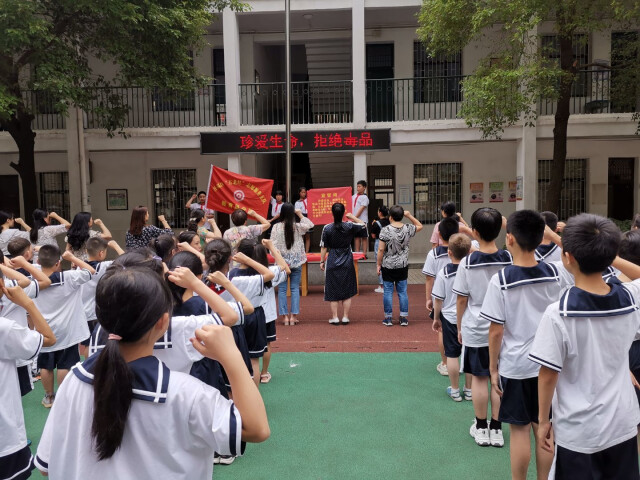 开福区望麓园小学开展"珍爱生命,拒绝毒品"宣传活动