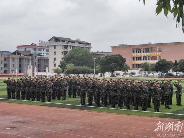 临武二中首批国防班丨许我一身戎装,书写青春年华