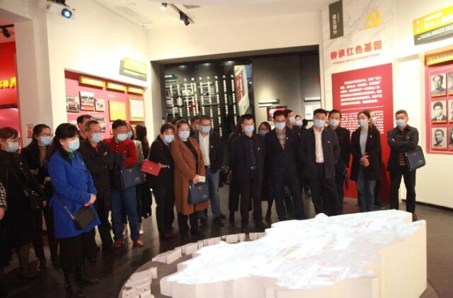 以体验式教学促进党性教育