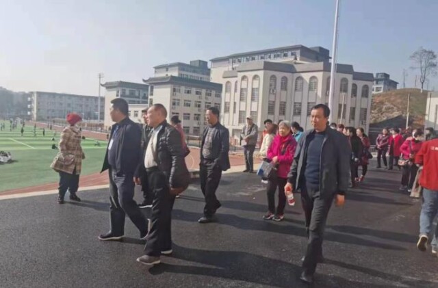 湖南财政经济学院离退休老领导、老同志参观雷锋校区