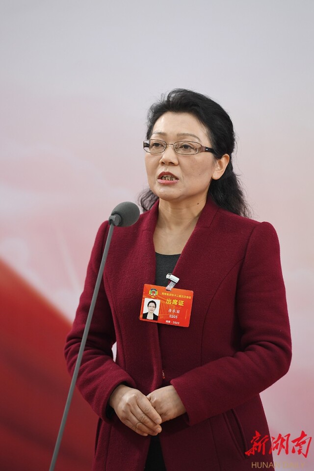 唐承丽委员。 唐承丽委员。