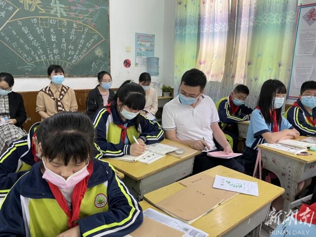 以视促成长以导引前行茶陵县教研员深入云阳小学进行教学视导