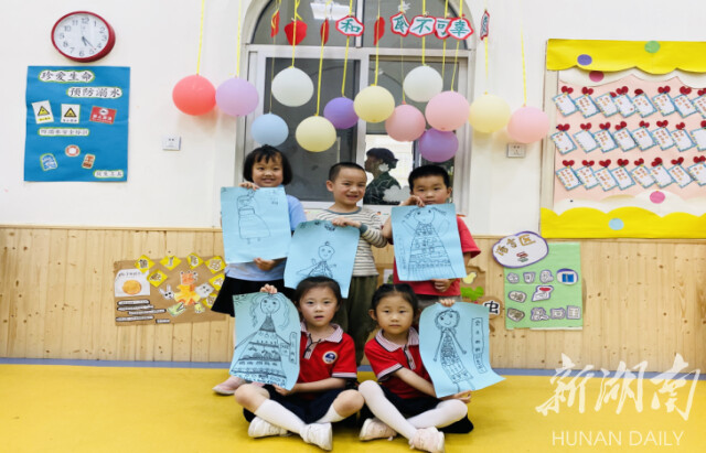 长沙县信息学院附属幼儿园开展庆祝母亲节暨美食日活动