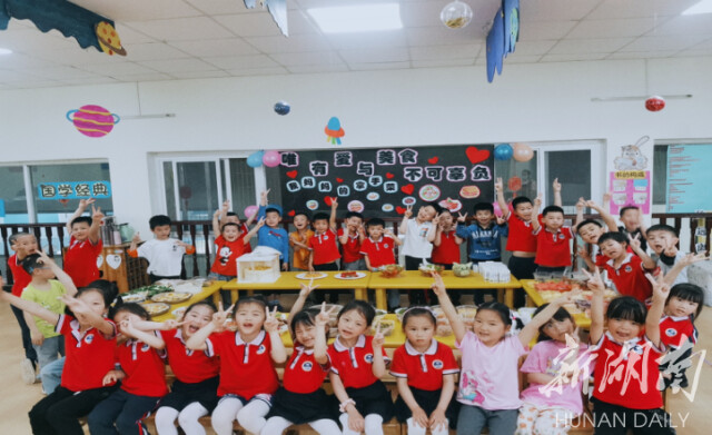 长沙县信息学院附属幼儿园开展庆祝母亲节暨美食日活动