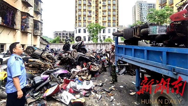 全域文明创建在行动丨泸溪交警强制报废机动车261台