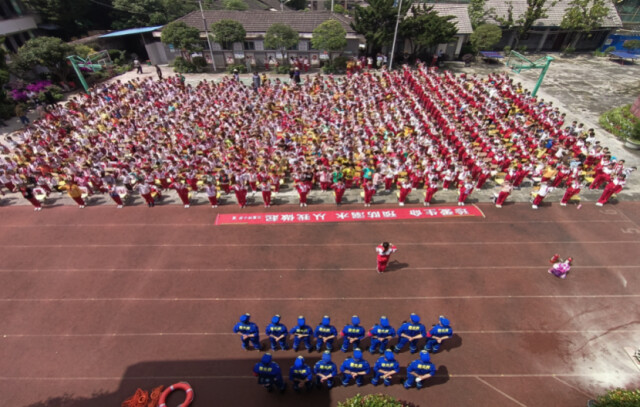 芷江县三里坪小学:防溺水应急演练筑牢安全生命线