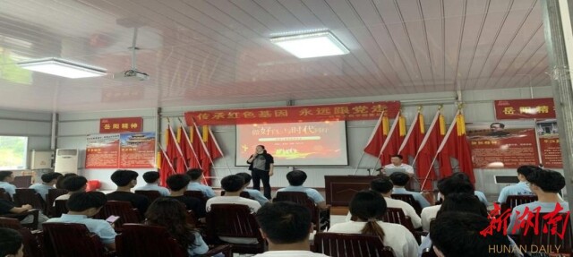 湖南石化职院开展“红心向党  青春之行”主题党日活动