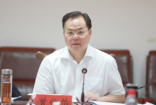 冷水江市排查防范化解重大风险工作领导小组会议召开 曾伯怡:以高水平