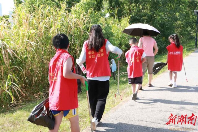 长沙湖大社区：开展“清河净滩”志愿活动