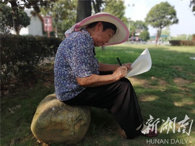80岁拿起画笔，84岁筹办画展——农村娭毑谭芳南的“花样年华”