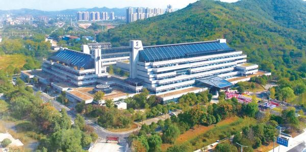 岳塘经开区：融城核心 产业新城