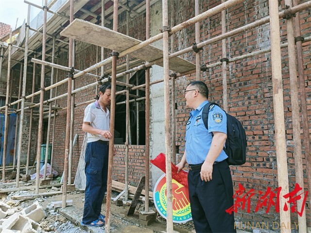 湖南日报头版头条丨邵阳“背包调解员”解麻纱