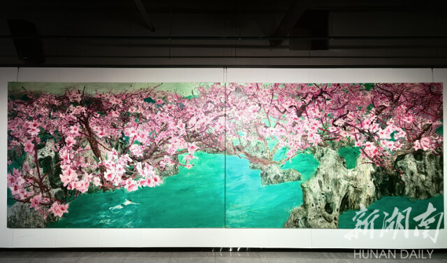 “新时代桃花源--张家界渡船坡·黄礼攸油画展”在大庸古城举行