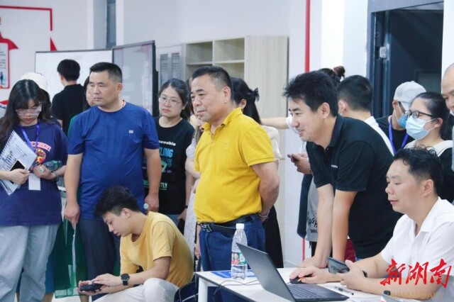 全省小学人工智能教育研修班在长沙师范附属天健小学举行