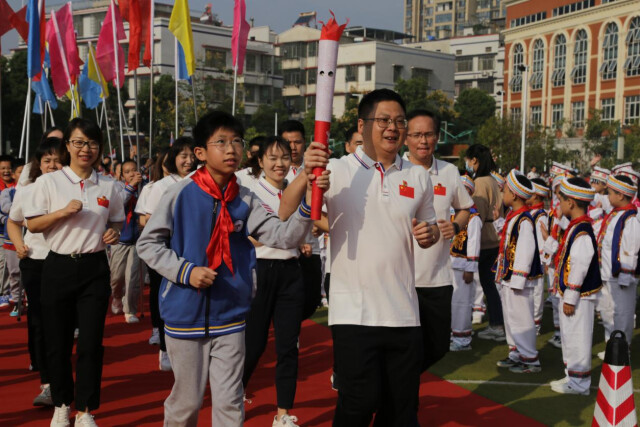 “雷小锋”来了!一师斑小师生火力全开“点燃”超级运动会