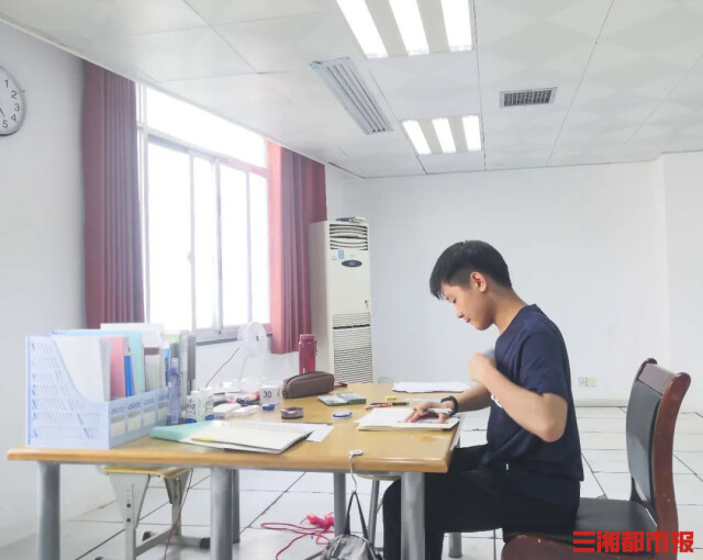 被清华大学录取的他，开了个专门谈数学的公众号叫&ldquo;周天天爱聊&rdquo;