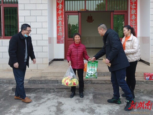 警民携手帮军属，雷锋精神暖人心 《雷锋》杂志社湖南通联站党支部开展慰问活动