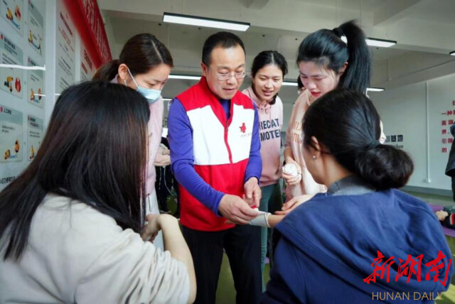 湖南劳动人事职业学院开展应急救护取证培训