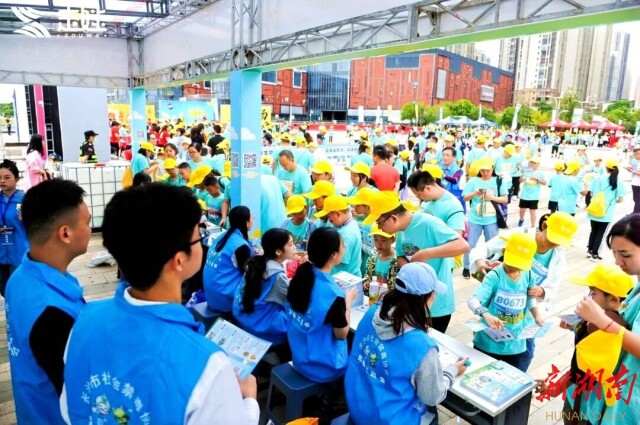 集章打卡一路嗨,这个禁毒教育亲子活动超受欢迎!