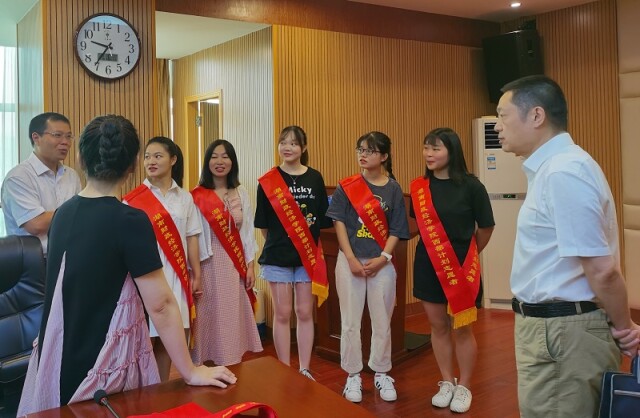 湖南财政经济学院举行西部计划志愿者座谈会暨欢送仪式