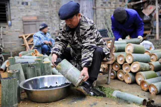 这群光膀湘西汉子玩火玩大了!