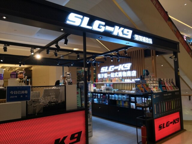 加盟门槛极低   不同的商圈,都有同样的现象——电子烟门店分布广泛