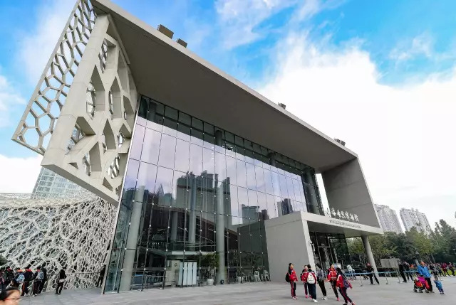 815,983,184,987,浦东35路,浦东36路 停车场位于科技馆2号门出入口外