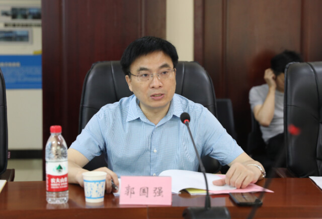 省教育厅专家组组长严杰介绍本次教学科研实验室实地安全检查的目的和