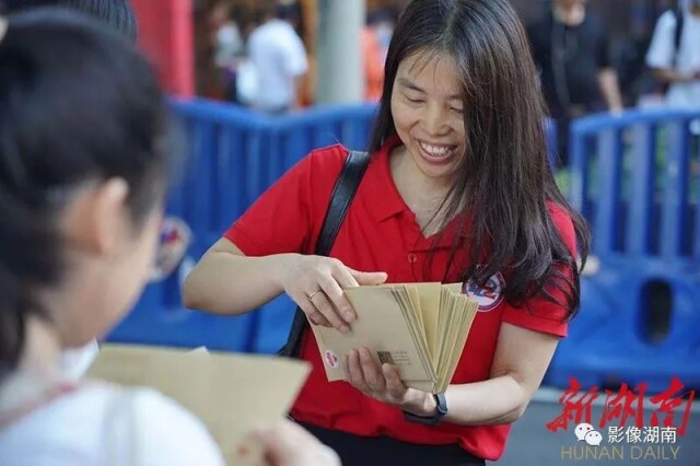 妈妈穿旗袍,爸爸扮猴哥……湖南《新高考》大片上演!