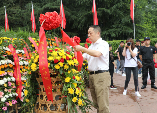 肖湘愚率队赴韶山开展党史学习教育实地研学