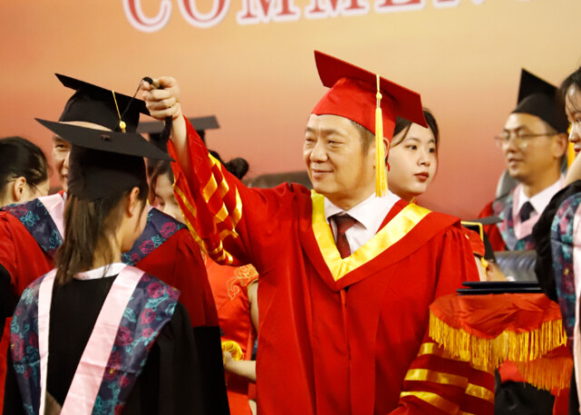 湖南财政经济学院举行2021年毕业典礼暨学士学位授予仪式